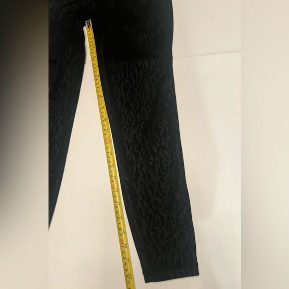 Sweaty Betty All Day 7/8 Length Leggings Size XS Black Animal Print - Picture 5 of 5
